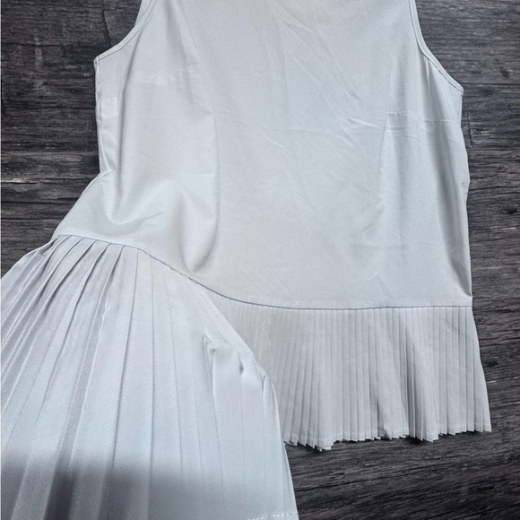SPANX White Sleeveless Tank Top with Pleated Hem and Crew Neck - Picture 3 of 6
